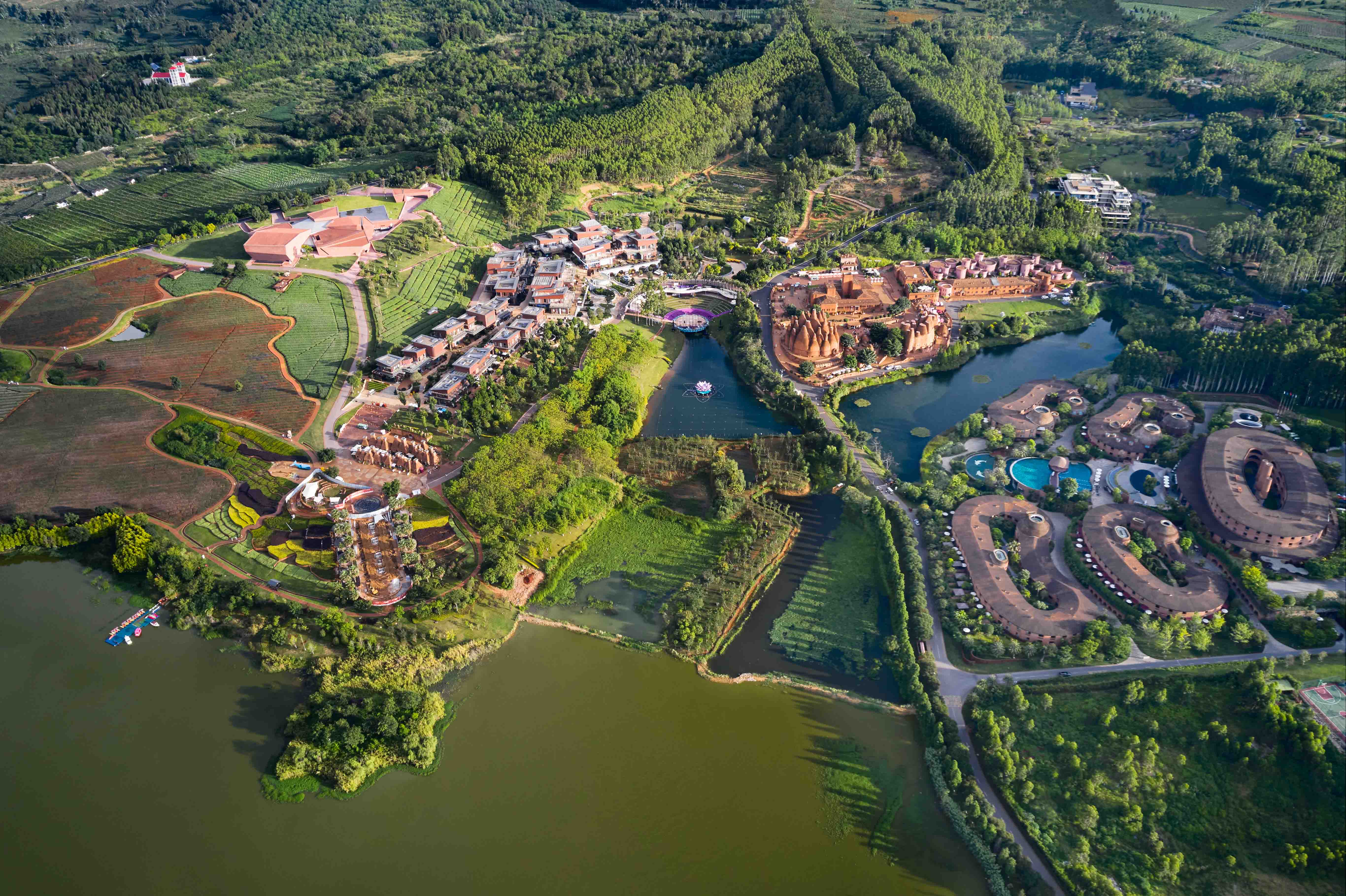 DongFengYun Art Town, Mi’Le